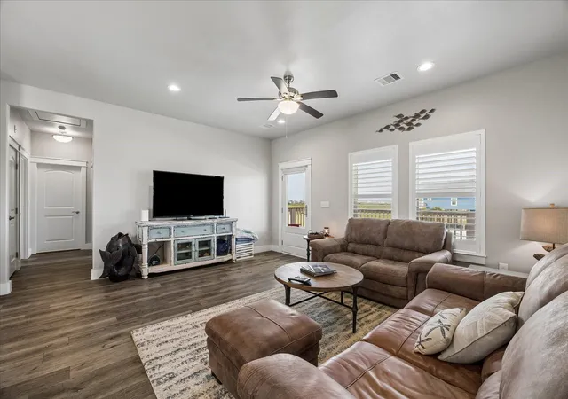 Photo 4 of Single family home for sale at 3811 Kiva Rd, Galveston, TX 77554 | MLS# 53428765 | Listing updated on 2026-06-16