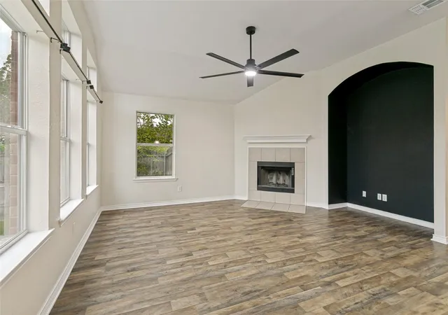 4th image of 908 Dogwood Dr, Burleson, TX 76028 | MLS# 48505147