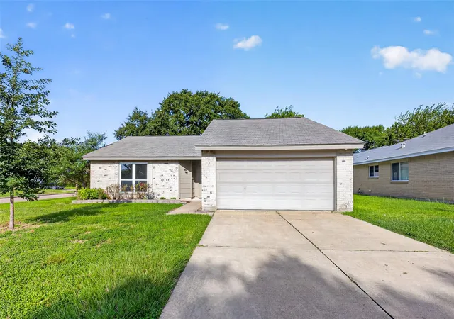 Photo 3 of Sale Pending at 10207 Autumn Meadow Ln, Houston, TX 77064 | MLS# 5201477 | Listing updated on 2026-09-03