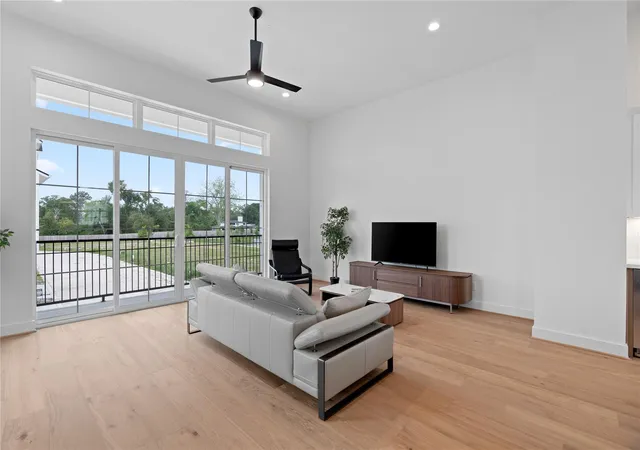 5th image of 1608 Sedola Ln, Houston, TX 77055 | MLS# 51571660