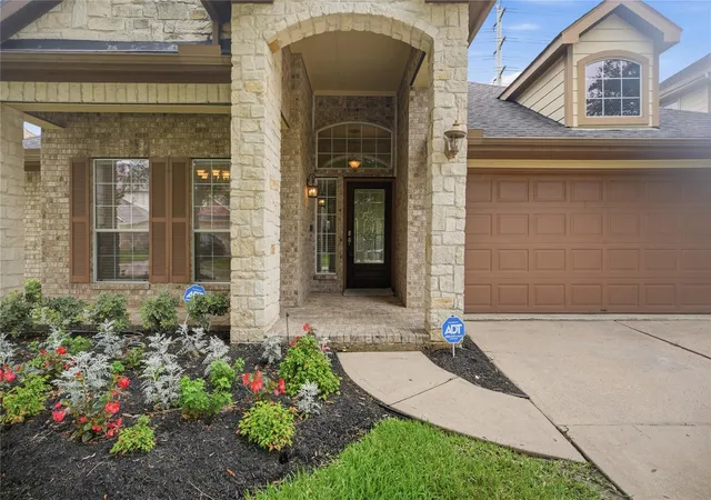 Photo 1 of Sale Pending at 12811 Flat Creek Dr, Pearland, TX 77584 | MLS# 11285640 | Listing updated on 2026-09-17