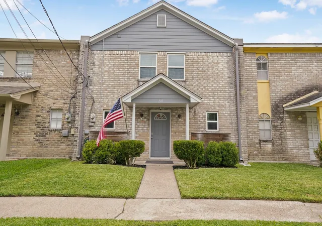 2nd image of 207 Granberry St, Humble, TX 77338 | MLS# 60108716