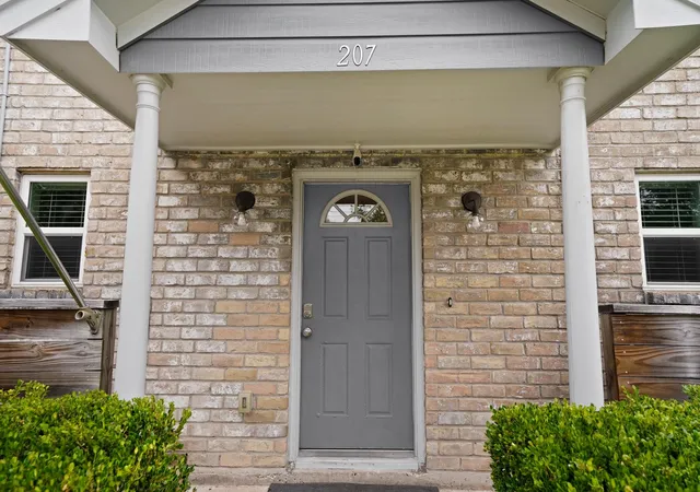 3rd image of 207 Granberry St, Humble, TX 77338 | MLS# 60108716