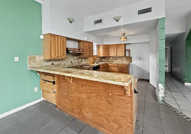 5th image of 2106 Avenue L, Galveston, TX 77550 | MLS# 32501591