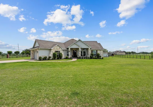 Photo 3 of Single family home for sale at 16003 Three Oaks Blvd, Santa Fe, TX 77517 | MLS# 69767085 | Listing updated on 2026-08-11