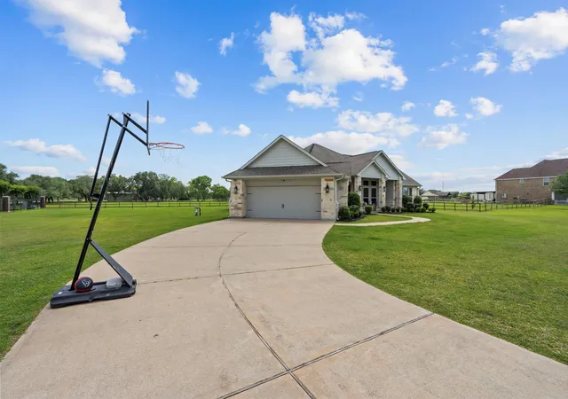 Photo 4 of Single family home for sale at 16003 Three Oaks Blvd, Santa Fe, TX 77517 | MLS# 69767085 | Listing updated on 2026-08-11