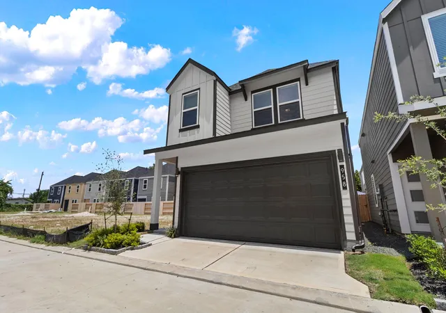 Photo 3 of Single family home for sale at 958 Green Vines Ln, Houston, TX 77091 | MLS# 62047608 | Listing updated on 2026-10-08
