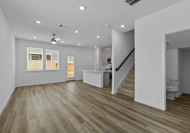 Photo 4 of Single family home for sale at 958 Green Vines Ln, Houston, TX 77091 | MLS# 62047608 | Listing updated on 2026-10-08