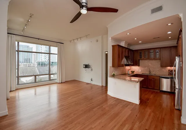 Listing Photo 2 - Condo for sale in building located at 2211 Briarglen Dr, Houston, TX 77027 - Unit #705