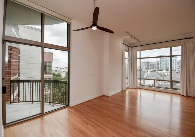 Listing Photo 3 - Condo for sale in building located at 2211 Briarglen Dr, Houston, TX 77027 - Unit #705