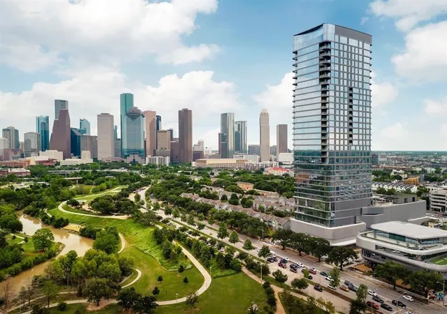 Photo 2 of Condo for sale at 1711 Allen Pkwy #1907, Houston, TX 77019 | MLS# 64674090 | Listing updated on 2026-08-28