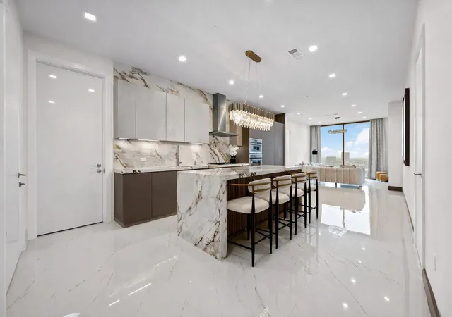 Photo 3 of Condo for sale at 1711 Allen Pkwy #1907, Houston, TX 77019 | MLS# 64674090 | Listing updated on 2026-08-28