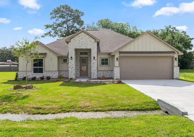 Homes for sale in Bay City, TX | 3207 Ave I, Bay City, TX 77414 | MLS# 5461811