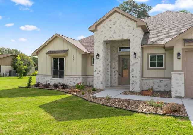 Homes for sale in Bay City, TX | 3207 Ave I, Bay City, TX 77414 | MLS# 5461811