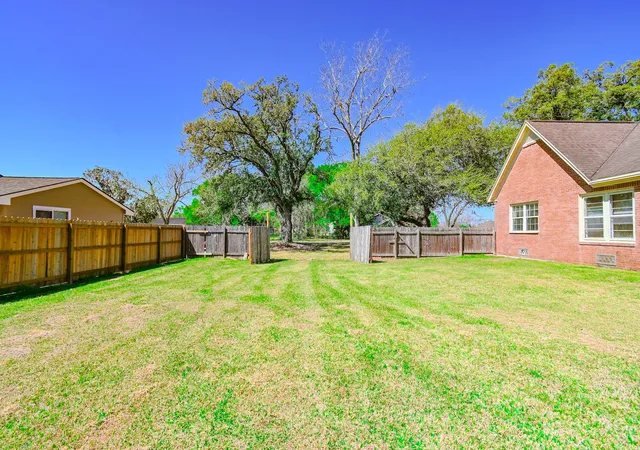 3rd image of 2801 Avenue I, Bay City, TX 77414 | MLS# 94025672