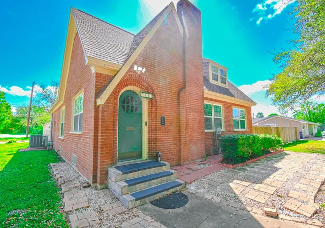4th image of 2801 Avenue I, Bay City, TX 77414 | MLS# 94025672