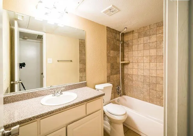 16th image of 3900 Woodchase Dr #63, Houston, TX 77042 | MLS# 62442922