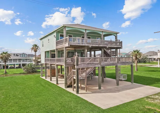 2nd image of 2929 Lakeside, Crystal Beach, TX 77650 | MLS# 69397157