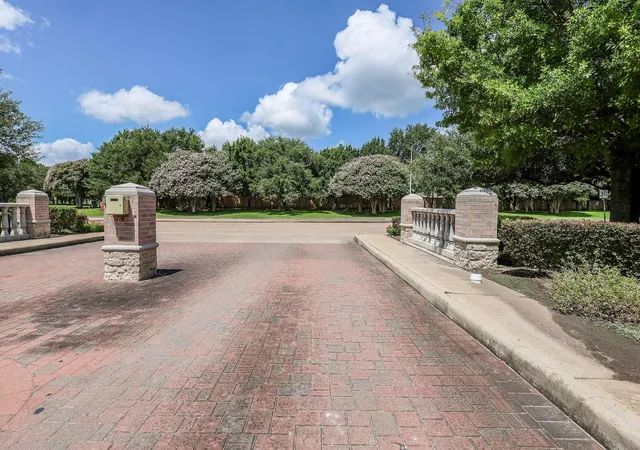 2nd image of 2865 Westhollow Dr, Houston, TX 77082