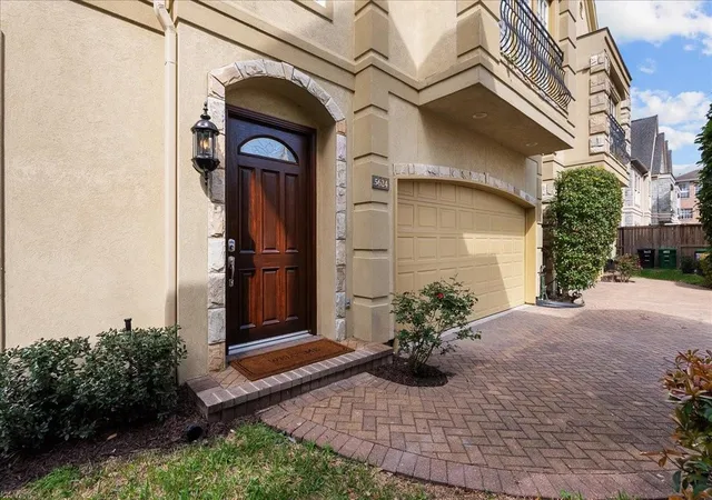 Photo 3 of Single family home for sale at 5624 Dolores St, Houston, TX 77057 | MLS# 42179790 | Listing updated on 2026-09-09