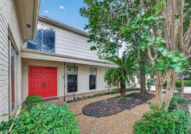 1st image of 2714 Fairway Dr, Sugar Land, TX 77478 | MLS# 39305373
