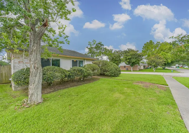 1st image of 1749 Dolphin Dr, Seabrook, TX 77586 | MLS# 63579230