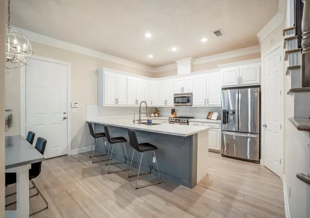 Photo 3 of Sale Pending at 4236 Drake St, Houston, TX 77005 | MLS# 85198019 | Listing updated on 2026-09-05