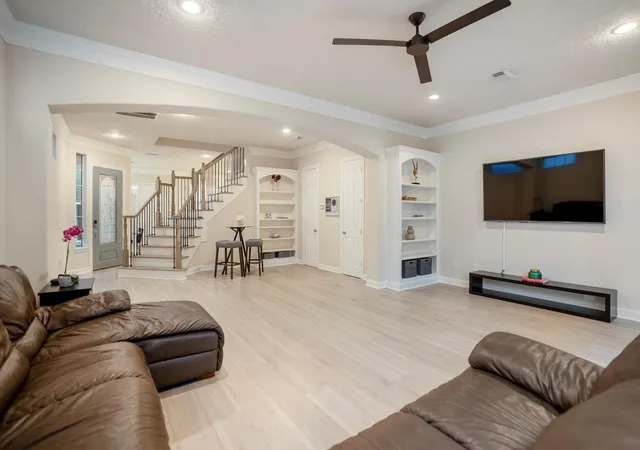 Photo 4 of Sale Pending at 4236 Drake St, Houston, TX 77005 | MLS# 85198019 | Listing updated on 2026-09-05