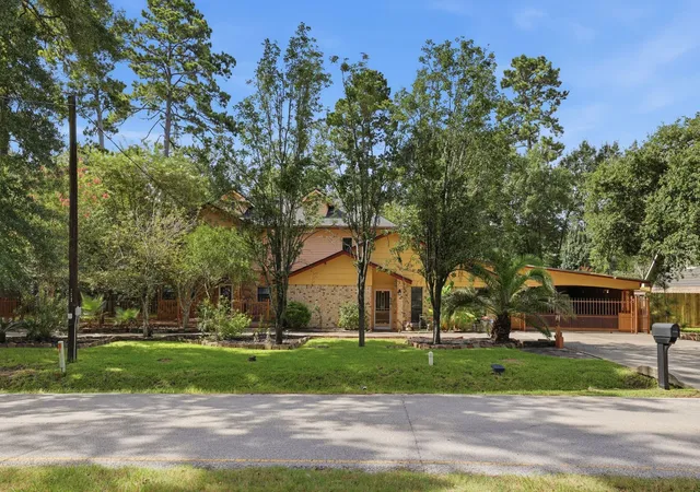 Photo 2 of Single family home for sale at 511 Chateau Woods Pkwy Dr, Conroe, TX 77385 | MLS# 68360864 | Listing updated on 2026-09-05
