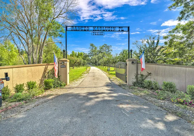 Photo 3 of Single family home for sale at 3130 Bowser Rd, Fulshear, TX 77441 | MLS# 85056714 | Listing updated on 2026-08-26