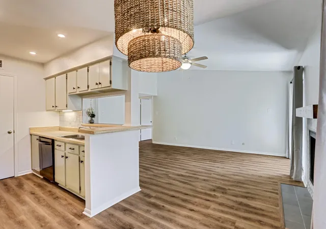 Photo 4 of Condo for sale at 700 Thicket Ln #1004, Houston, TX 77079 | MLS# 90149300 | Listing updated on 2026-08-24