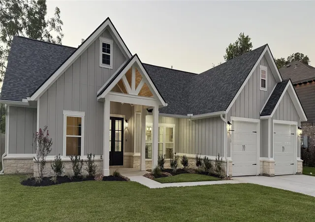 1st image of 320 Wood Haven Dr, West Columbia, TX 77486 | MLS# 76107906