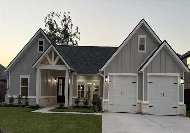 2nd image of 320 Wood Haven Dr, West Columbia, TX 77486 | MLS# 76107906