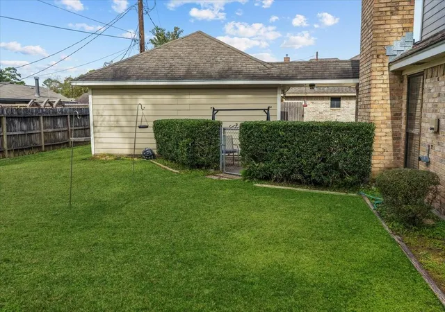 Homes for sale in Baytown, TX | 7111 Tonkawa St, Baytown, TX 77521 | MLS# 81460143