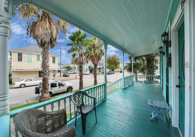 Listing Photo 5 - Condo for sale in building located at 1528 Church St, Galveston, TX 77550