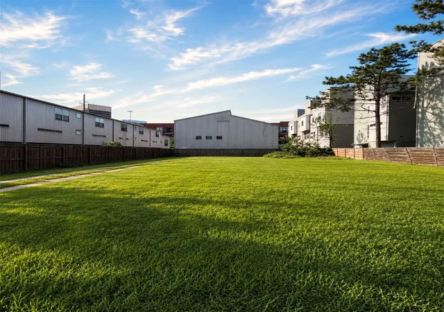 Photo 2 of Land for sale at 707 Andrews St, Houston, TX 77019 | MLS# 72116325 | Listing updated on 2026-08-23
