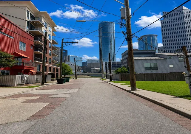 Photo 3 of Land for sale at 707 Andrews St, Houston, TX 77019 | MLS# 72116325 | Listing updated on 2026-08-23