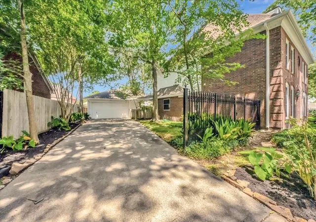Photo 3 of Sale Pending at 11919 Mighty Redwood Dr, Houston, TX 77059 | MLS# 54736316 | Listing updated on 2026-09-15