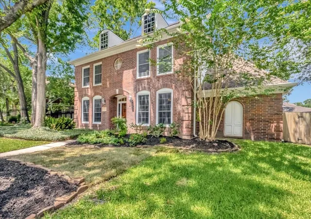 Photo 3 of Sale Pending at 11919 Mighty Redwood Dr, Houston, TX 77059 | MLS# 54736316 | Listing updated on 2026-09-15