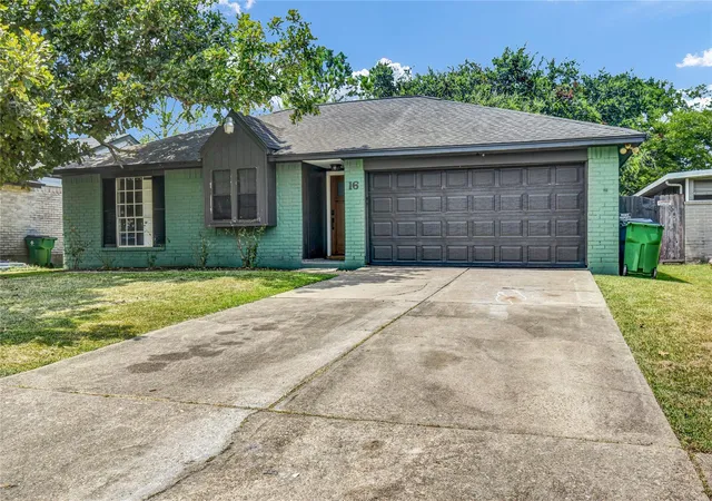 Photo 1 of Single family home for sale at 16 Ranch House Loop, Angleton, TX 77515 | MLS# 43904712 | Listing updated on 2026-09-21