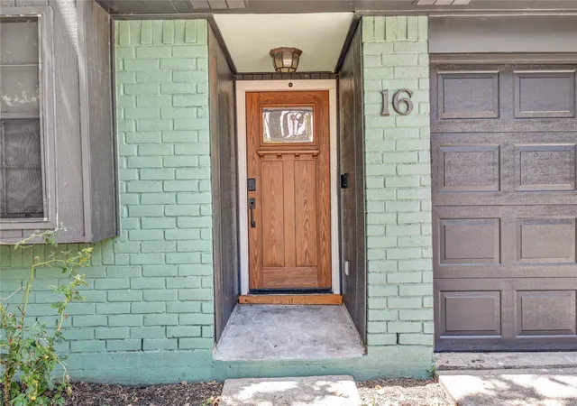 Photo 3 of Single family home for sale at 16 Ranch House Loop, Angleton, TX 77515 | MLS# 43904712 | Listing updated on 2026-09-21