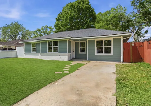 Photo 2 of Sale Pending at 2208 Merle St, Pasadena, TX 77502 | MLS# 14051841 | Listing updated on 2026-09-17
