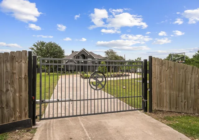 Photo 3 of Single family home for sale at 2027 Cullen Blvd #865, Pearland, TX 77581 | MLS# 48117713 | Listing updated on 2026-09-16