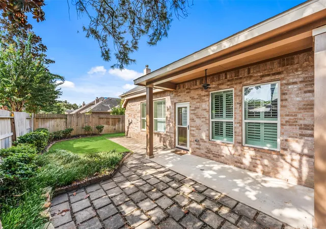 Photo 3 of Sale Pending at 19322 Dockside Hill Ln, Humble, TX 77346 | MLS# 10446588 | Listing updated on 2026-10-02