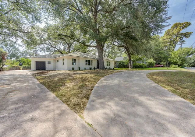 Photo 3 of Sale Pending at 713 S Holland St, Bellville, TX 77418 | MLS# 67375558 | Listing updated on 2026-09-15