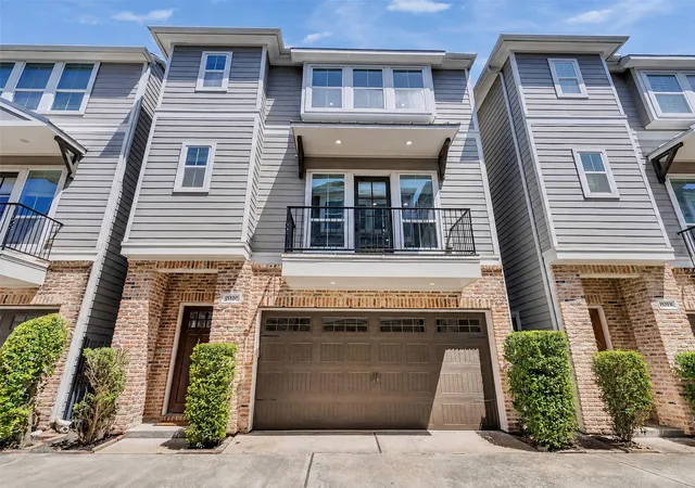 Photo 1 of Single family home for sale at 1532 Yale St #C, Houston, TX 77008 | MLS# 9879912 | Listing updated on 2026-09-19