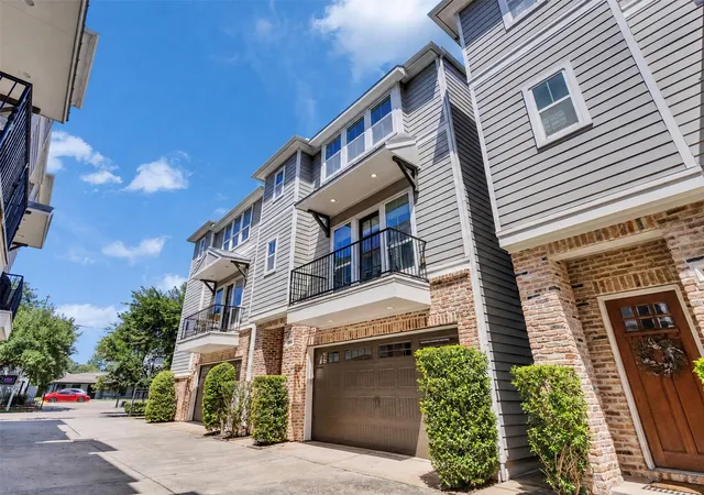 Photo 2 of Single family home for sale at 1532 Yale St #C, Houston, TX 77008 | MLS# 9879912 | Listing updated on 2026-09-19