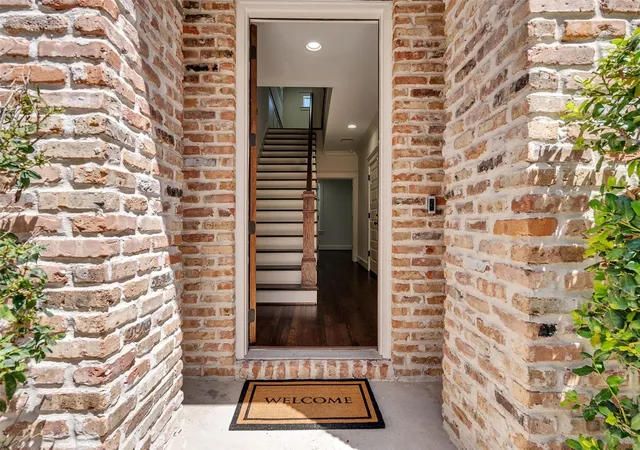 Photo 3 of Single family home for sale at 1532 Yale St #C, Houston, TX 77008 | MLS# 9879912 | Listing updated on 2026-09-19