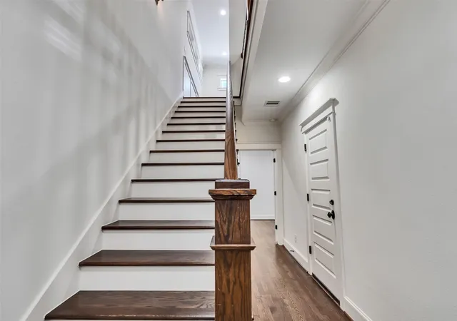 Photo 3 of Single family home for sale at 1532 Yale St #C, Houston, TX 77008 | MLS# 9879912 | Listing updated on 2026-09-19