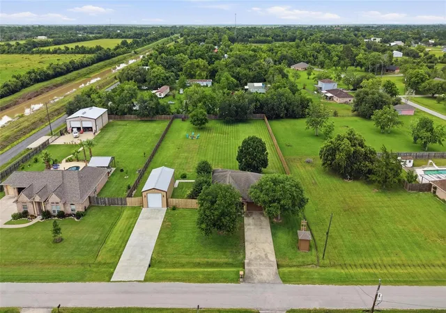 2nd image of 16210 Bluebird St, Santa Fe, TX 77517 | MLS# 25470659